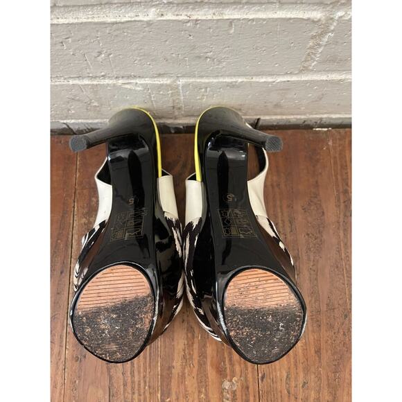 Bebe Roxanne Black/White/Neon Yellow Peep Toe Slingback 5" Platform Heel Size 5 - Picture 11 of 11
